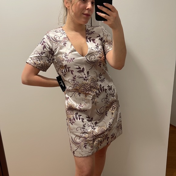 *NWT* Lulus Glow Metallic Purple Floral Jacquard Shift Dress - Picture 2 of 7